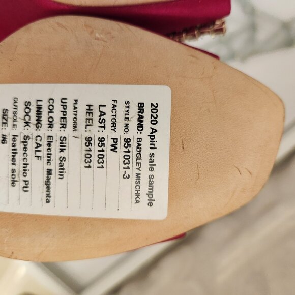 Badgley Mischka Silk Satin Electric Magenta Heeled Sandals. NWT. Size 6 - Picture 8 of 9